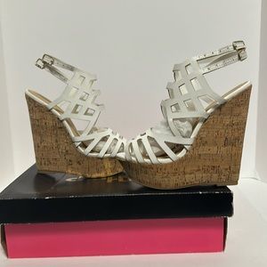 NWOT Charlotte Russe White Wedges Size 6